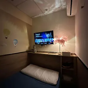 https://house-royal-paris.getmacauhotels.com