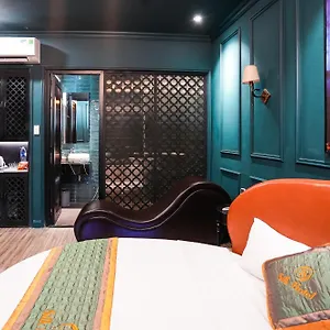 Отель Silk Near Tan Son Nhat Airport, Хошимин