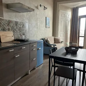 https://crilu-house.catania-hotels.net
