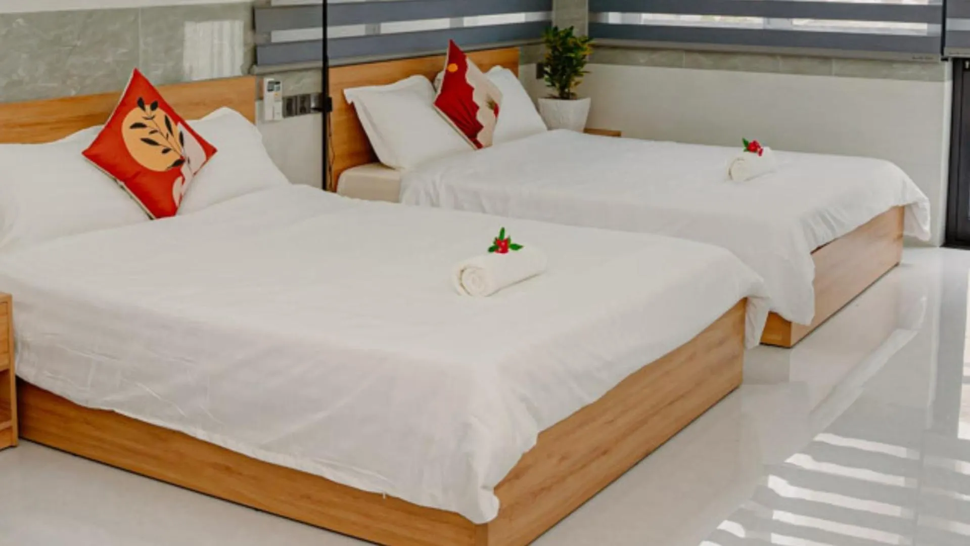 Aloha Saigon Premium Hostel By Local Travel Experts - Newly Opened, Less-Touristy Location, Spacious Rooms, Glass Shower Bathroom, Free Breakfast & Walking Tour Ho Chi Minh City
