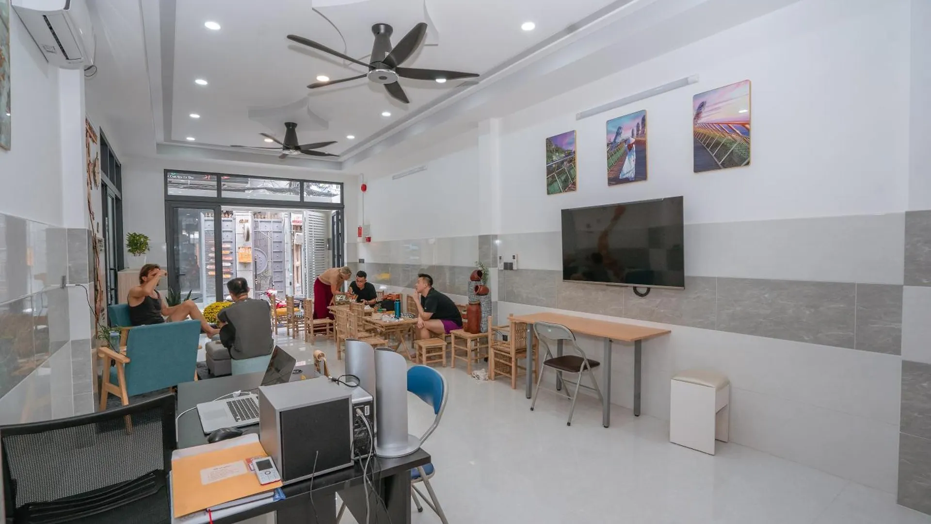 Aloha Saigon Premium Hostel By Local Travel Experts - Newly Opened, Less-Touristy Location, Spacious Rooms, Glass Shower Bathroom, Free Breakfast & Walking Tour Ho Chi Minh City Vietnam
