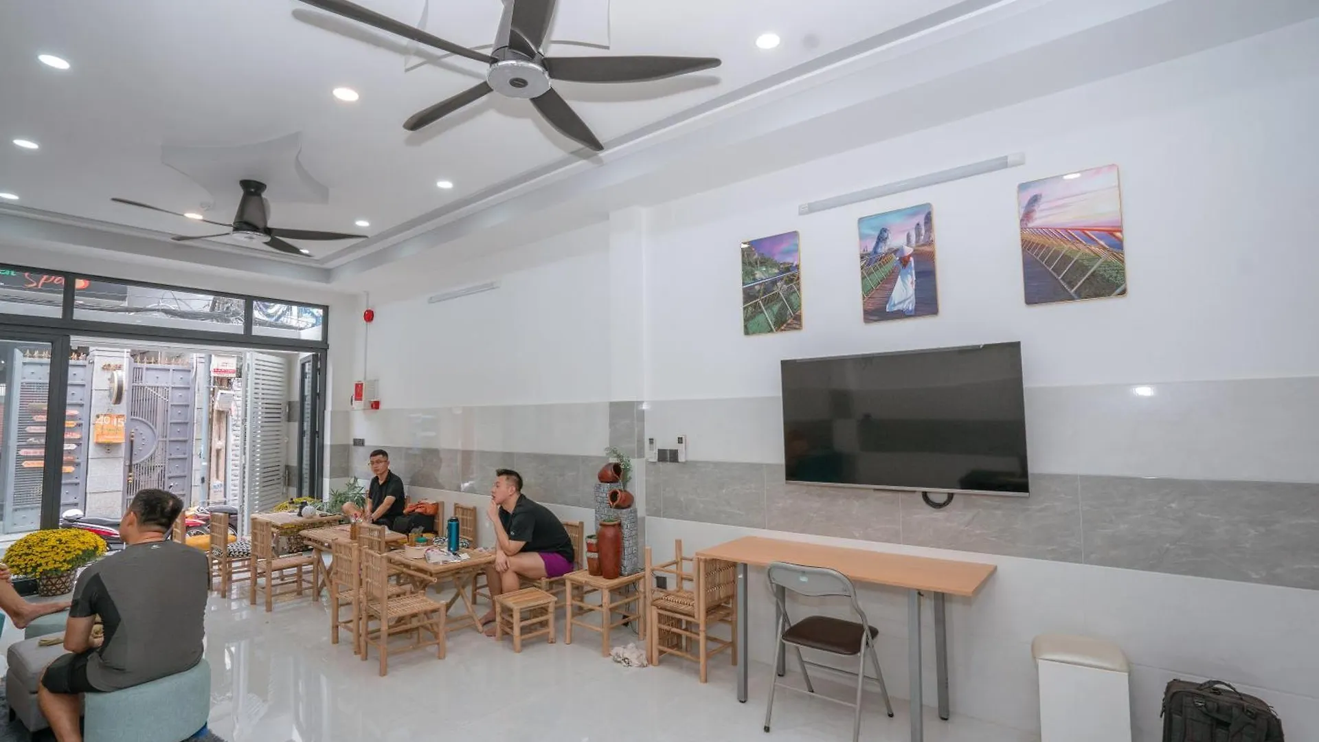 Aloha Saigon Premium Hostel By Local Travel Experts - Newly Opened, Less-Touristy Location, Spacious Rooms, Glass Shower Bathroom, Free Breakfast & Walking Tour Ho Chi Minh City