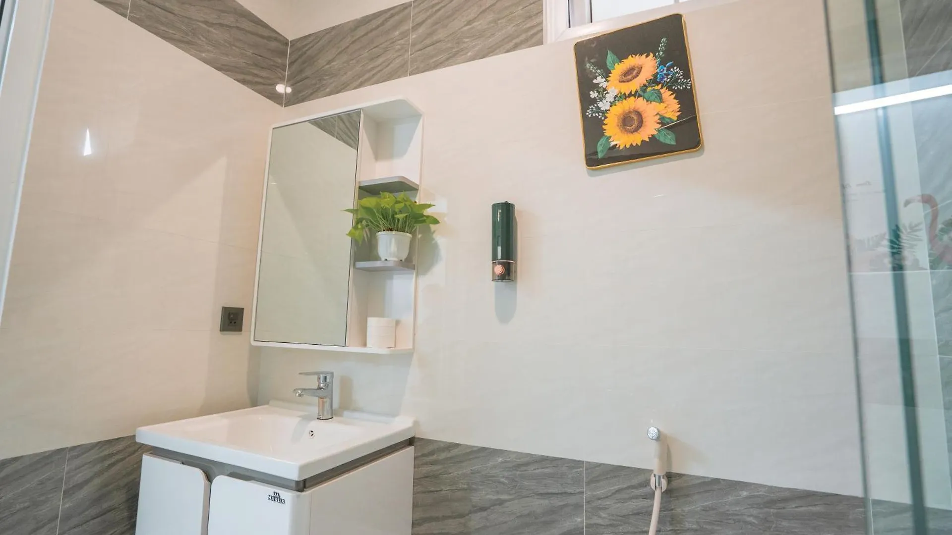 Aloha Saigon Premium Hostel By Local Travel Experts - Newly Opened, Less-Touristy Location, Spacious Rooms, Glass Shower Bathroom, Free Breakfast & Walking Tour Ho Chi Minh City Vietnam
