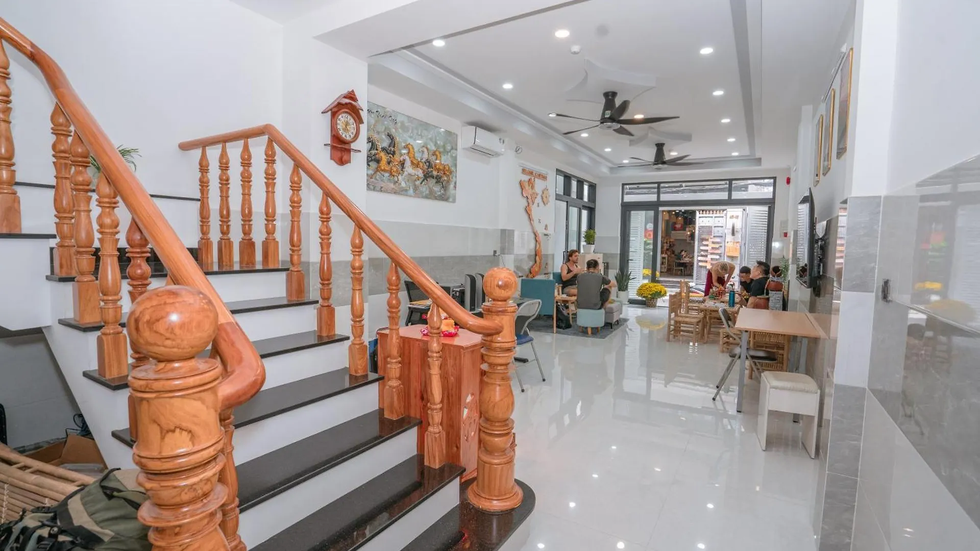Aloha Saigon Premium Hostel By Local Travel Experts - Newly Opened, Less-Touristy Location, Spacious Rooms, Glass Shower Bathroom, Free Breakfast & Walking Tour Ho Chi Minh City