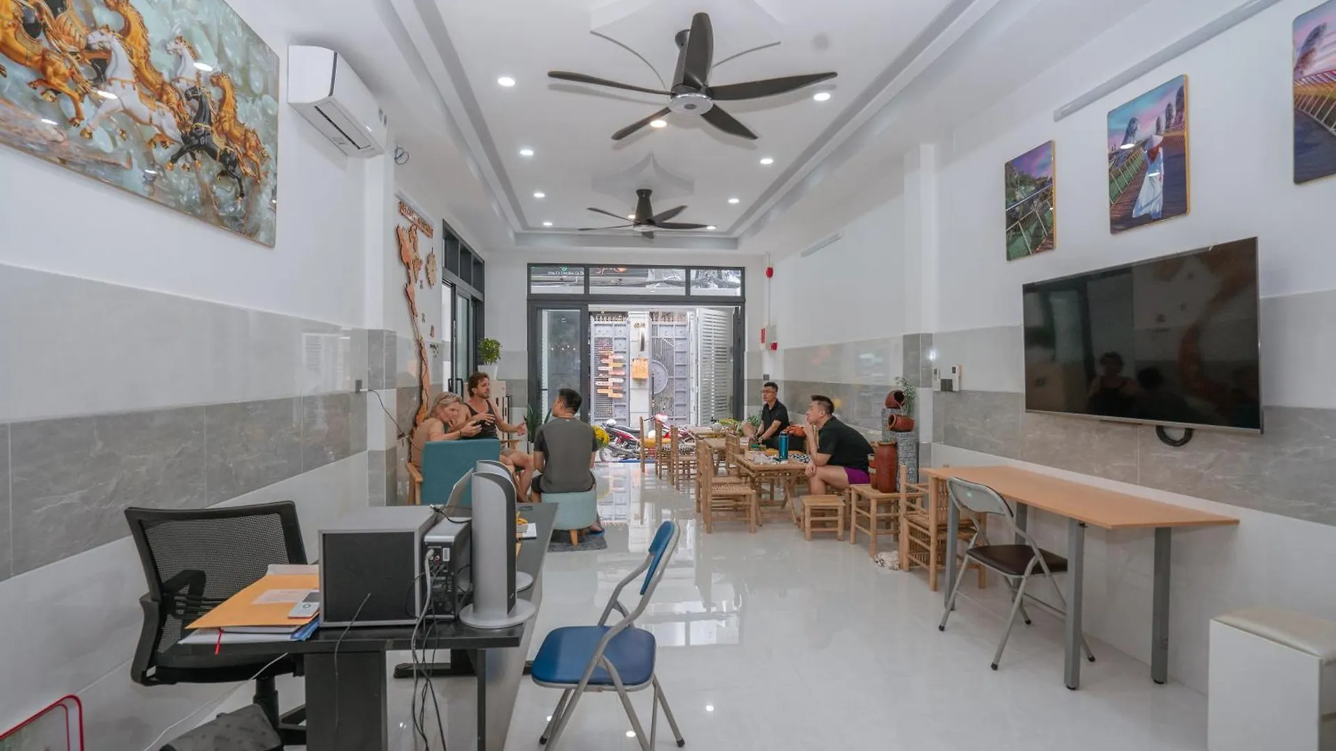 Aloha Saigon Premium Hostel By Local Travel Experts - Newly Opened, Less-Touristy Location, Spacious Rooms, Glass Shower Bathroom, Free Breakfast & Walking Tour Ho Chi Minh City