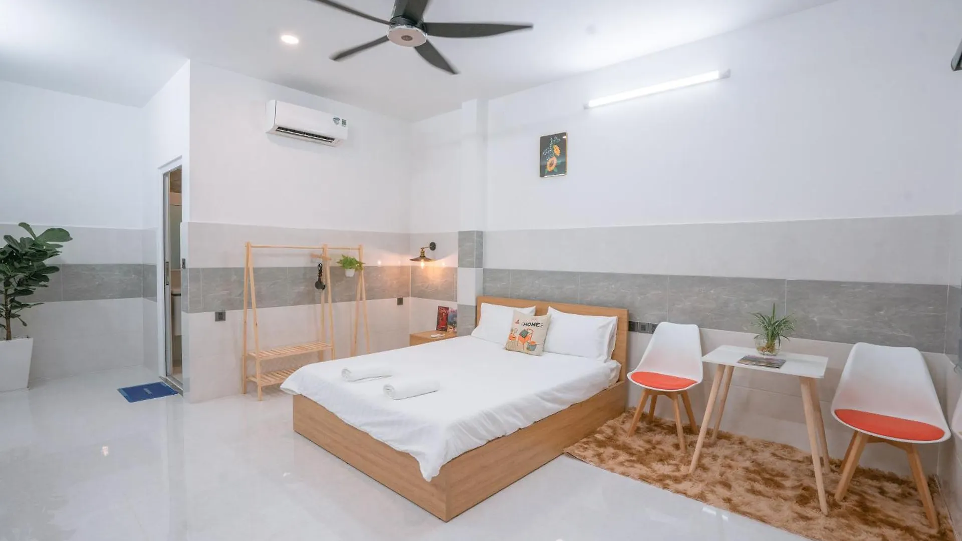 Aloha Saigon Premium Hostel By Local Travel Experts - Newly Opened, Less-Touristy Location, Spacious Rooms, Glass Shower Bathroom, Free Breakfast & Walking Tour Ho Chi Minh City Vietnam