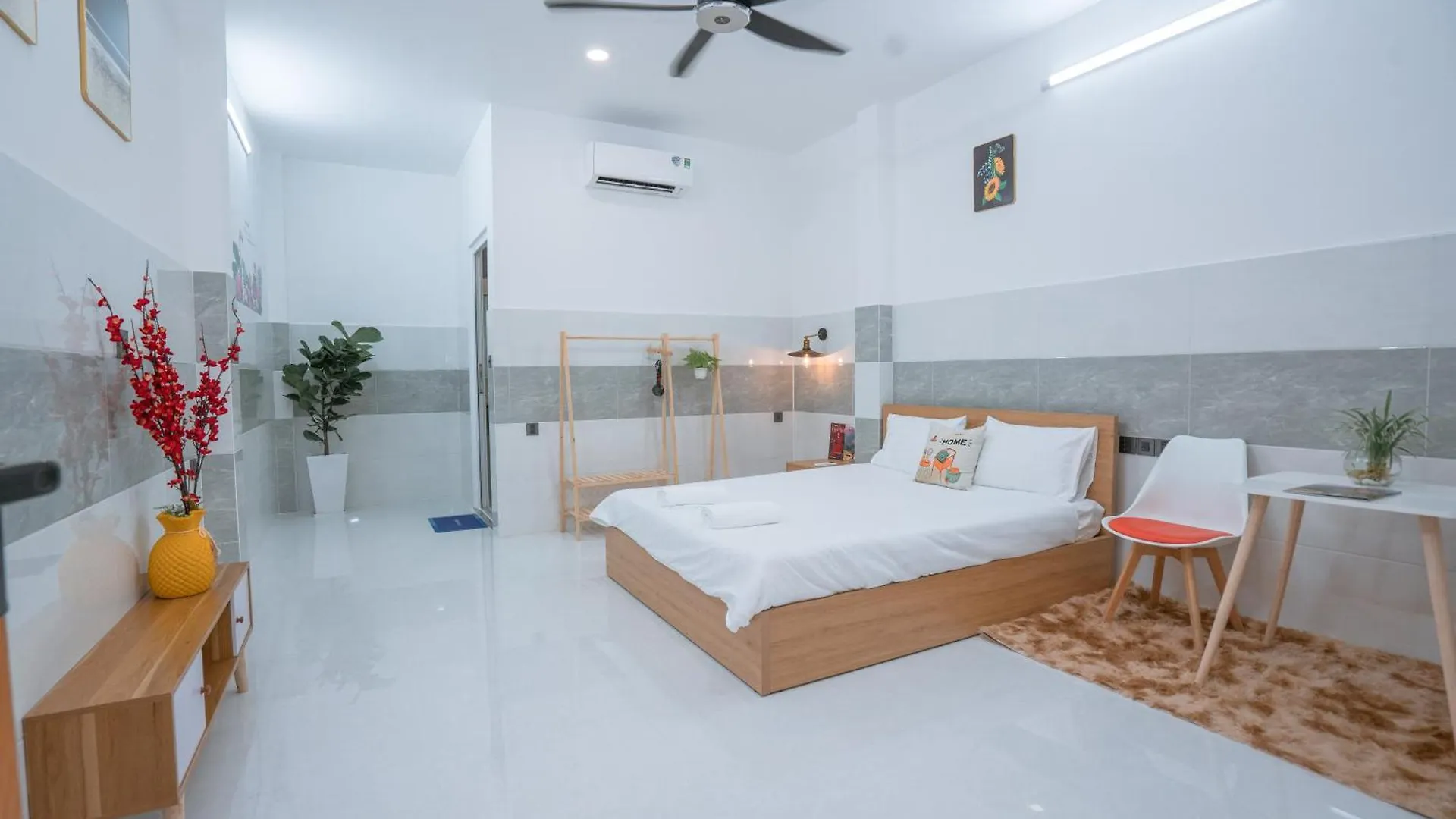 Aloha Saigon Premium Hostel By Local Travel Experts - Newly Opened, Less-Touristy Location, Spacious Rooms, Glass Shower Bathroom, Free Breakfast & Walking Tour Ho Chi Minh City