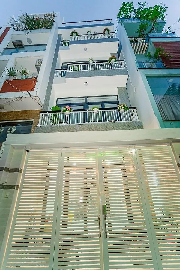 Aloha Saigon Premium Hostel By Local Travel Experts - Newly Opened, Less-Touristy Location, Spacious Rooms, Glass Shower Bathroom, Free Breakfast & Walking Tour Ho Chi Minh City